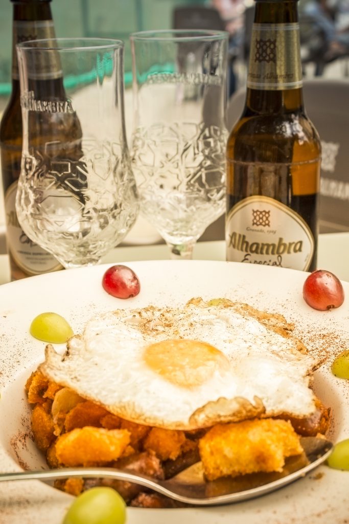 Migas con huevo en el Pícaro Bar de Cuenca.